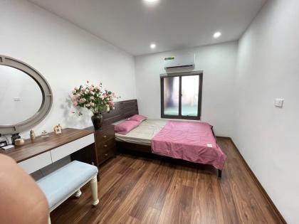 Bán căn hộ Tập thể Quỳnh Mai, Hai Bà Trưng, lô góc, 90m2, 3 ngủ, 2vs, ô tô đỗ, sổ đỏ lớn