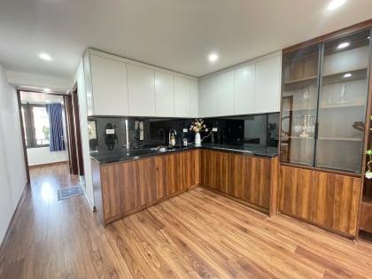 Bán căn hộ Tập thể Quỳnh Mai, Hai Bà Trưng, lô góc, 90m2, 3 ngủ, 2vs, ô tô đỗ, sổ đỏ lớn