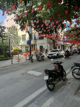 Bán Nhà Mặt Phố Trúc Bạch Ba Đình 95m2-4T 1 SỔ 1 CHỦ VIEW HỒ 56 Tỷ Có Thương Lượng.