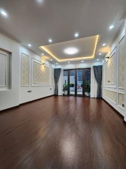 Bán nhà Nguyễn Chí Thanh_ngõ ô tô kinh doanh ngày đêm_65m2 x thang máy_giá chào 32 tỷ