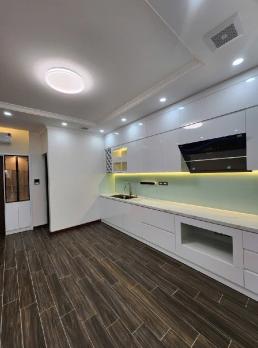 Bán nhà Nguyễn Chí Thanh_ngõ ô tô kinh doanh ngày đêm_65m2 x thang máy_giá chào 32 tỷ