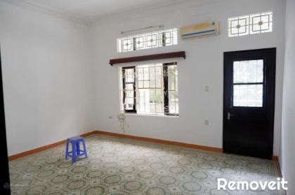 Cho thuê nhà – gần số 221 Đặng Tiến Đông, diện tích 65m x 4 tầng, mặt tiên 5,5m, giá 40 triệu.