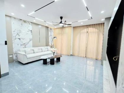 BÁN NHÀ THẠCH BÀN, PHÂN LÔ, GA RA Ô TÔ, THANG MÁY LONG LANH, FULL NỘI THẤT CHẤT, GIÁ MỀM