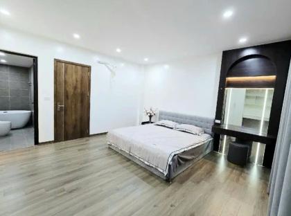 BÁN NHÀ THẠCH BÀN, PHÂN LÔ, GA RA Ô TÔ, THANG MÁY LONG LANH, FULL NỘI THẤT CHẤT, GIÁ MỀM