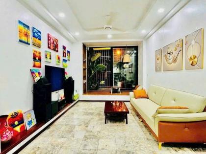 BÁN NHÀ NGUYỄN VĂN CỪ LONG BIÊN, KINH DOANH, GARA Ô TÔ, NỘI THẤT XỊN, 30 RA PHỐ, GIÁ MỀM