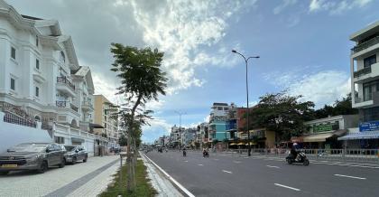 Bán Biệt thự 3 lầu mái Thái ngang 11m 275m2 có hầm T.máy Dương Quảng Hàm tặng NT 46.8 tỷ.