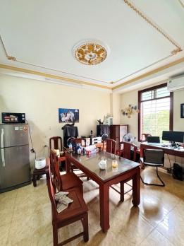 Bán nhà Nguyễn Chí Thanh_ô tô đỗ cửa_ngõ thông phân lô bàn cờ_thoáng sáng ở ngay_55m2