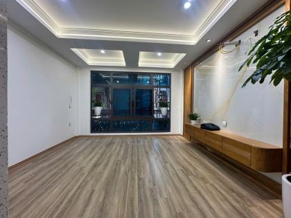 Bán nhà 6 Tầng Thanh Máy, Phố Khương Đình, Ô Tô gần, 55m2, MT 4.5m, 13.5 Tỷ.