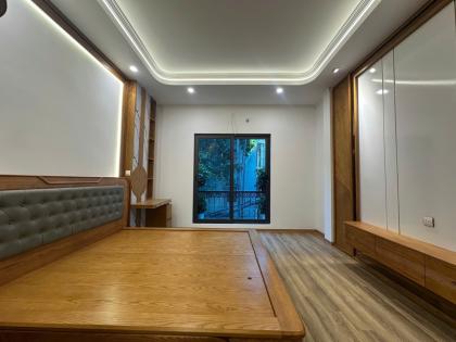 Bán nhà 6 Tầng Thanh Máy, Phố Khương Đình, Ô Tô gần, 55m2, MT 4.5m, 13.5 Tỷ.