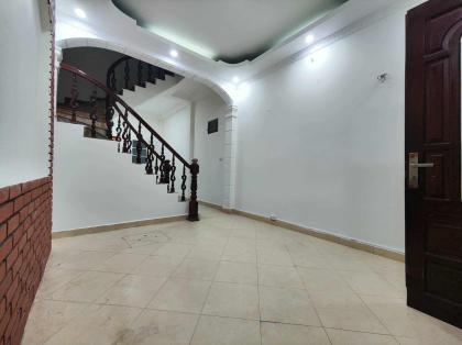 Cho thuê nhà ngõ 112 Ngọc Khánh, diện tích 46m x 4 tầng, mặt tiền 4m, giá 16 triệu