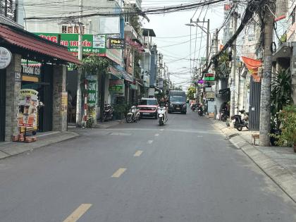 Bán CHDV mặt tiền 7m 148m2 6T 17PN T.Máy DT 70tr ngay CV Làng Hoa Lê Văn Thọ 29 tỷ hơn.