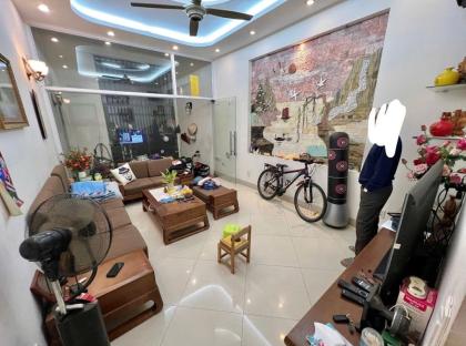 Bán nhà Nguyễn Chí Thanh_giá đầu tư_ô tô đỗ cửa_ngõ thông tứ tung_55m2_giá chào 9,8 tỷ