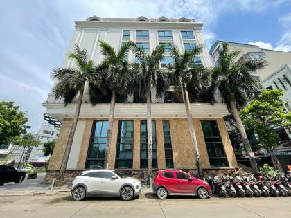 Bán tòa Khách Sạn 9 tầng mặt phố Nguyễn Hoàng Mỹ Đình Dt 240m2. Giá 200 tỷ