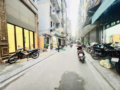 Phân Lô 2 Ô Tô tránh Vỉa Hè, Phố Giáp Bát, 7 Tầng Thang Máy, KD, 72m2, MT 4m, 28 Tỷ.