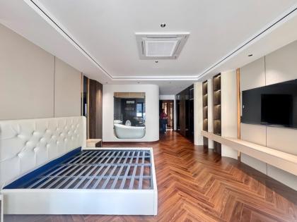 Mặt Phố Nguyễn Đức Cảnh, 3 Ô Tô tránh Vỉa Hè, Lô Góc, 7T TM, 48m2, MT 4.2m, 22 Tỷ.