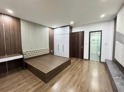 BÁN NHÀ NGỌC LÂM BỒ ĐỀ, THANG MÁY LUNG LINH, TẶNG NỘI THẤT XỊN, GẦN PHỐ, GIÁ  HỜI