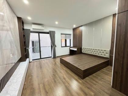 BÁN NHÀ NGỌC LÂM BỒ ĐỀ, THANG MÁY LUNG LINH, TẶNG NỘI THẤT XỊN, GẦN PHỐ, GIÁ  HỜI