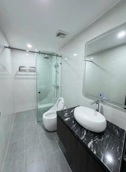 BÁN NHÀ NGỌC LÂM BỒ ĐỀ, THANG MÁY LUNG LINH, TẶNG NỘI THẤT XỊN, GẦN PHỐ, GIÁ  HỜI