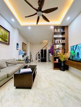 Bán nhà Huỳnh Thúc Kháng_ô tô đỗ cửa_32m2_mt 4m_vuông vắn_giá chào nh 16 tỷ