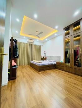 Bán nhà Huỳnh Thúc Kháng_ô tô đỗ cửa_32m2_mt 4m_vuông vắn_giá chào nh 16 tỷ