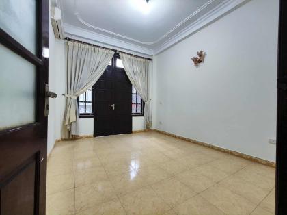 Cho thuê nhà nguyên căn phố Ngọc Khánh, Ba Đình, ngõ thông, ba gác tránh, gần bãi gửi ô tô