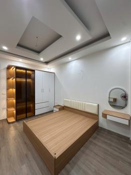 Bán nhà mặt tiền rộng 4.2m, Quan Nhân, 6 Tầng, Ô Tô gần, trước nhà 3m, 32m2, 9.4 Tỷ