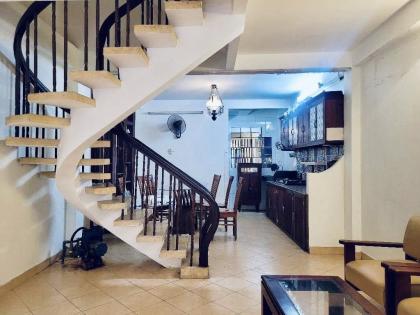 TRƯỜNG SA - QUẬN 3, CƯ DÂN ĐỒNG BỘ, XE HƠI NGỦ NHÀ, 4 LẦU LUNG LINH - AN SINH TUYỆT ĐỈNH.