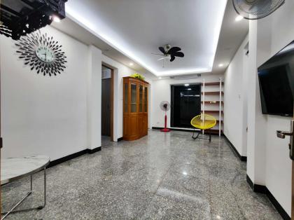 CHO THUÊ CĂN HỘ TẬP THỂ NGỌC KHÁNH, BA ĐÌNH, NHÀ ĐẸP FULL ĐỒ, SÂN ĐỂ Ô TÔ