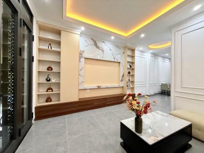 Bán nhà đường Vương Thừa Vũ, Thanh Xuân, 5 tầng thang máy mới, nhà đẹp ở luôn, 2 thoáng trước sau