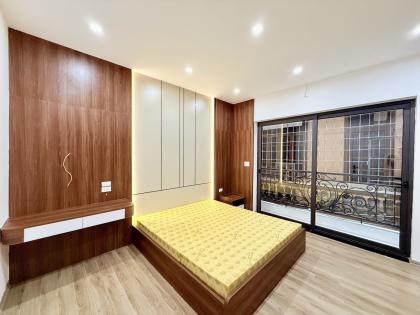 Bán nhà đường Vương Thừa Vũ, Thanh Xuân, 5 tầng thang máy mới, nhà đẹp ở luôn, 2 thoáng trước sau