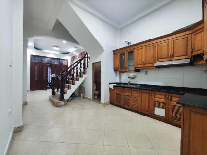 Cho thuê nhà Ngõ 186 Ngọc Hà, diện tích 45m x 2 tầng, mặt tiền 5.5m, giá  5 triệu