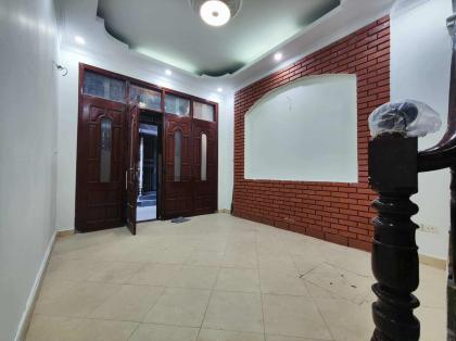 Cho thuê nhà Ngõ 186 Ngọc Hà, diện tích 45m x 2 tầng, mặt tiền 5.5m, giá  5 triệu