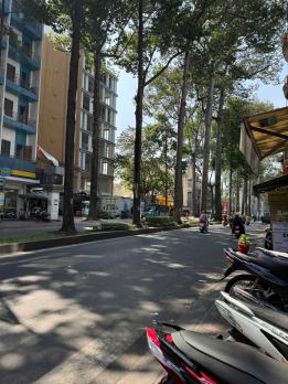 Bán nhà lô góc 2 MT Hẻm Nguyễn Chí Thanh - Lý Thái Tổ, 3,4x10m, Cấp 4, tiện xây, 5,5 tỷ.