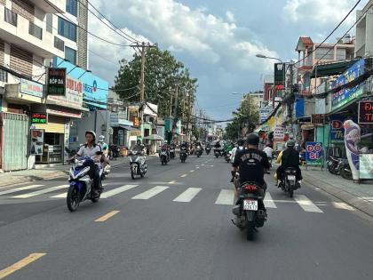 Bán nhà MTKD Trần Bình Trọng BT ngang 13m 800m2 52 PN tiện xây 12 tầng gần chợ 103 tỷ.