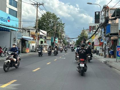 Bán nhà MTKD Trần Bình Trọng BT ngang 13m 800m2 52 PN tiện xây 12 tầng gần chợ 103 tỷ.