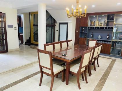 ????Bán Biệt thự tặng Giá trị sống, Dương Đình Nghệ 253/273m, 4T, MT 8M, Ô tô tránh, Vỉa hè, 115 tỷ????