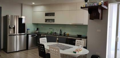 Bán chung cư Hoàng Cầu, Đống Đa, 80m2, nhà đẹp ở luôn, sổ hồng vĩnh viễn