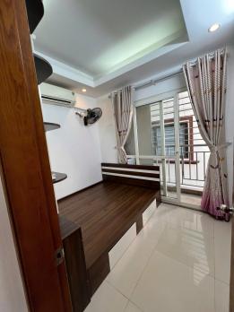 Bán căn hộ chung cư phố Chùa Bộc, Đống Đa, nhà đẹp ở luôn, ngõ rộng thông, gần ô tô