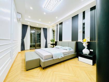 ????????Sát phố, Ngõ thông Trần Duy Hưng 48m 6T Thang máy, KD, chỉ 16.98 tỷ TT Cầu Giấy.