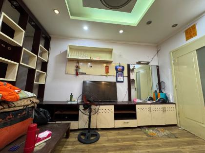 Cho thuê căn hộ tập thể phố Thái Hà, Đống Đa, ở luôn, gần phố