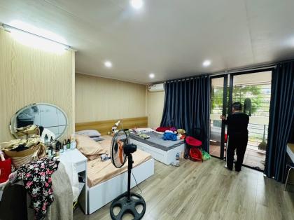 Bán căn hộ tập thể Vĩnh Hồ, Đống Đa, DT 70m2, nhà 2 mặt thoáng ở luôn