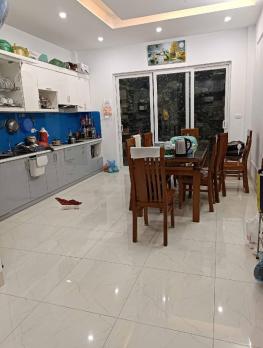 Bán nhà Nguyễn Chí Thanh_lô góc_ô tô đỗ cửa, ngủ nhà_3 thoáng_50m2_giá chào 24 tỷ