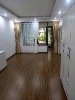 Bán gấp căn hộ tập thể Thanh Xuân Bắc, Thanh Xuân, nhà đẹp, ô tô đỗ chân cầu thang