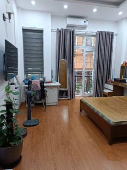 Bán nhà Nguyễn Chí Thanh_lô góc_ô tô đỗ cửa, ngủ nhà_3 thoáng_50m2_giá chào 24 tỷ