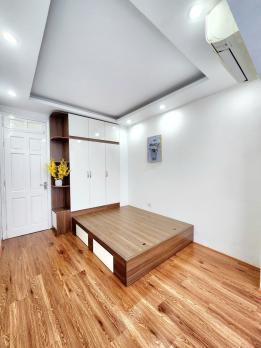 Bán căn hộ chung cư phố Cự Lộc, Thanh Xuân, nhà đẹp full nội thất, ban công thoáng, ngõ rộng