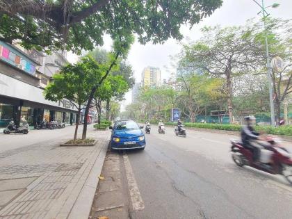 Cho thuê nhà Mặt Phố Láng Hạ vỉa hè, kinh doanh, 60m2, 4 Tầng, MT4.2m, 42 Triệu