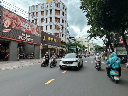 Bán CHDV ngang 7m 5 tầng đường 10m Lê Đức Thọ 105m2 17PN đi bộ đi chợ Căn Cứ chỉ 17.8 tỷ.