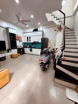 Vũ Tông Phan - Thanh Xuân, Gần Ô Tô, Gần phố, 30m2, MT 5.3m, 6.9 Tỷ- Sổ vuông đẹp