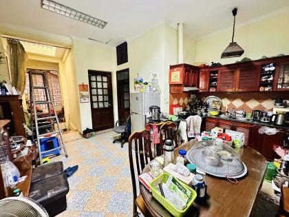 Bán Nhà Mặt Phố Phó Đức Chính Ba Đình 70m2-4T-MT5m Vỉa Hè 56,2 Tỷ Có Thương Lượng.