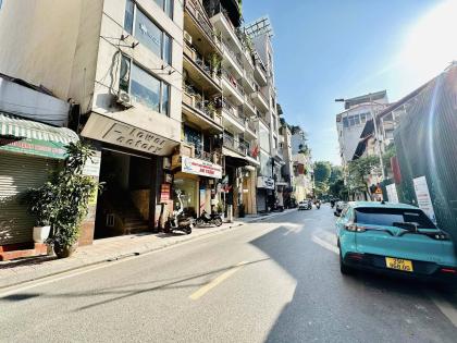 Bán Nhà Mặt Phố Phó Đức Chính Ba Đình 70m2-4T-MT5m Vỉa Hè 56,2 Tỷ Có Thương Lượng.